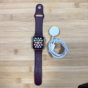 Apple Watch SE 2nd Generation - GPS - 40mm - Silver - 83% BH - Zdjęcie 1 z 12
