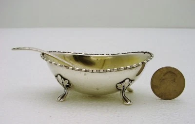 Frank M. Whiting & Co. Sal maestra de plata esterlina en cuatro pies de casco y cuchara  Foto 1 de 4