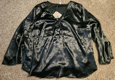 Blusa de vestir negra de satén manga larga acampanada Ava & Viv para mujer talla grande 3XL Foto 1 de 4