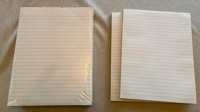 Lote de 8 Almohadillas de Papel Escolar Blanco con Líneas Azules 8.5"x11" Foto 1 de 2