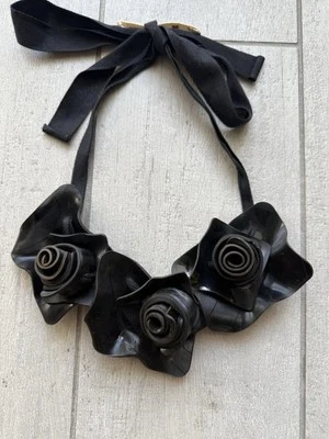 Collar Marni Negro 3 Flores Foto 1 de 3