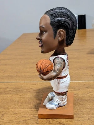Allen Iverson McDonald's Bobblehead Giveaway Nunca tomó nuestra caja solo para fotos Foto 1 de 4
