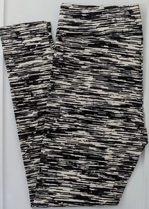 TC LuLaRoe Tall & Curvy Leggings Black Gray White Stripes NWT W58 - Picture 1 of 6