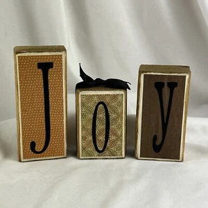 Juego de 3 bloques de madera decorativos JOY de tela hecha a mano marrón negro Navidad - Imagen 1 de 9
