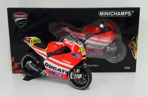 Minichamps 1:12 Valentino Rossi Model Ducati Desmosedici MotoGP 2011 - Picture 1 of 5