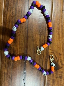 boys girls unisex FACE MASK HOLDER beads HALLOWEEN skulls SCHOOL lobster clamp - Picture 1 of 2