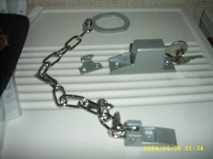 Westfalia Tür Griff Kette Sicherheit Schutz Schloss abschließbar mit 2 Schlüssel - Bild 1 von 1