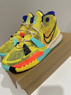 Nike Kyrie 7 GS 6.5Y 1 World 1 People Amarillo CT4080-700 Se adapta a mujeres Talla Foto 1 de 4