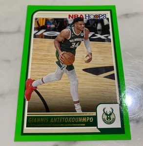 2023/24 Panini Hoops NBA Giannis Antetokounmpo Neon Green Parallel #147 Bucks - Picture 1 of 2