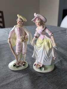 Par de figuras de porcelana vintage, hombre y mujer, 6", en muy buen estado - Imagen 1 de 15