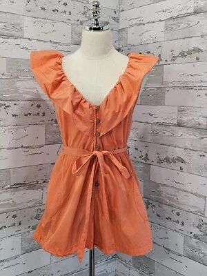 Free People Darling Mameluco Xpequeño Botón Frontal Volantes Bolsillos Laterales Corbata Trasera Foto 1 de 4