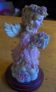 Dekorative 6" Harz Figur Statue/rosa Geburtstagsengel; Holzsockel; Geschenkidee - Bild 1 von 12