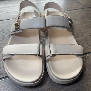 Elegantes sandalias crema - Imagen 1 de 10
