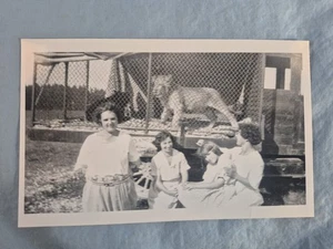 Vintage 1926 SEILS BROS. CIRCUS Photo Photograph WOMEN with LION BACKSTAGE B&W - Picture 1 of 2