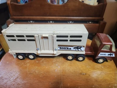 VTG. TONKA MINI HORSE TRACTOR TRAILER. COOL! - Image 1 of 2