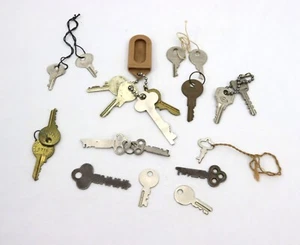 Menge 20 verschiedene Vintage Metall Schlüssel für Kunsthandwerk Bühne Requisiten Dekor - Bild 1 von 5