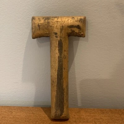 Auténtico signo antiguo de 1800 dorado madera dorada letra símbolo T 6” de alto Foto 1 de 4