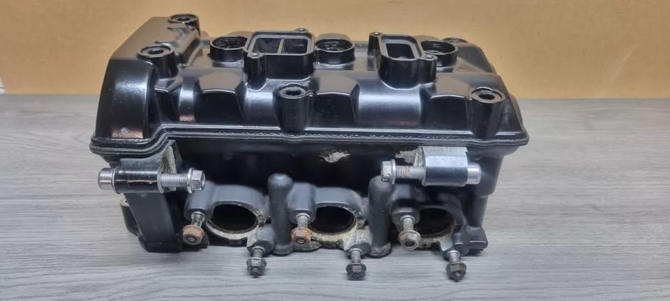 ГОЛОВКА БЛОКА ЦИЛИНДРОВ TRIUMPH TIGER 800 2014–2017 гг. - Изображение 1 из 4