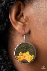 Paparazzi Jewelry, Sun-Kissed Sunflowers Green Earrings, NWT - Picture 1 of 2