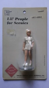 Aristocraft #1 Gauge Lil' People ""Mujer con vestido de tenis"" #ART60062 ~ TS - Imagen 1 de 2