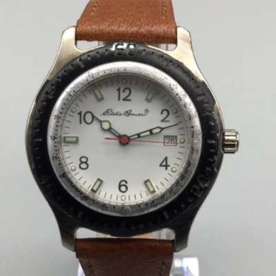 Antigo Relógio Eddie Bauer Masculino 39mm Tom Prata Data Pulseira de Couro Marrom Nova Bateria - Imagem 1 de 4