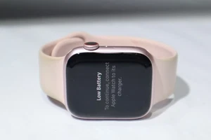 Apple Watch Series 9 45 mm GPS + WiFi + cellulaire débloqué #19530R - Photo 1 sur 9