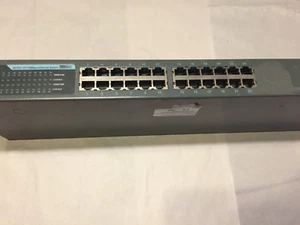 Zonet - ZFS3024 (24 Port 10/100 Mbps) Ethernet Switch - Picture 1 of 12