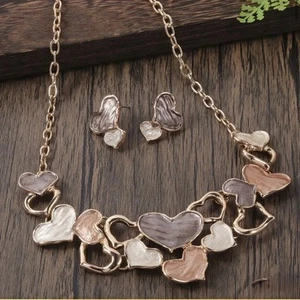 DESIGNER INSPIRIERT MODE EMAILLE HALSKETTE & OHRRINGE SET - KHAKI Muttertag - Bild 1 von 3