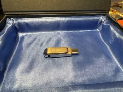 SanDisk Ultra Dual Drive Luxe 1TB Chiavetta USB-A/USB-C - Argento... - Immagine 1 di 4