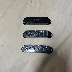 Nuevas fundas negras para pastillas estilo Strat. Juego de 3. - Imagen 1 de 1