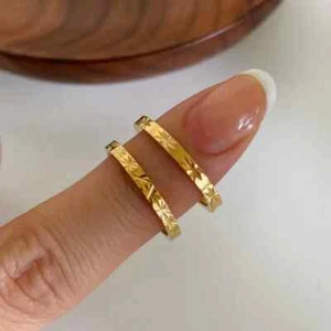 Stackable Ring For Women Golden Starburst Pattern Minimalist Tail Design Band - Picture 1 of 11