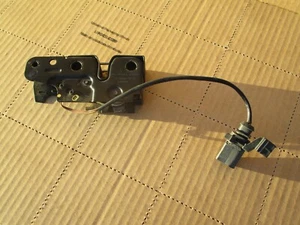 Audi Q7 2007 capó inferior cierre bloqueo actuador 4L0823509 OEM - Imagen 1 de 6