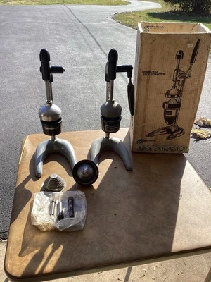 Hamilton Beach Commercial Extractor/Juicer Vintage Heavy Duty Model #932. - Image 1 of 4