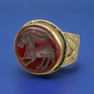 Antique Qajar Gold Gilt Intaglio Signet Ring, c. 19th-20th Cent., 7.5 Red Stone - Picture 1 of 9