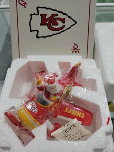 Kansas City Chiefs Danbury Como Nuevo 2006 Avión Santa Victoria Adorno de Navidad NFL - Imagen 1 de 3