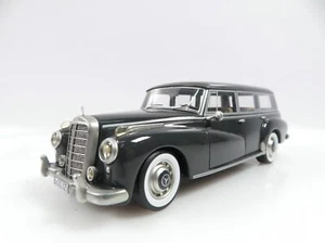 1:43 BOS Mercedes Benz 300 C Binz station wagon #8079 - Foto 1 di 7