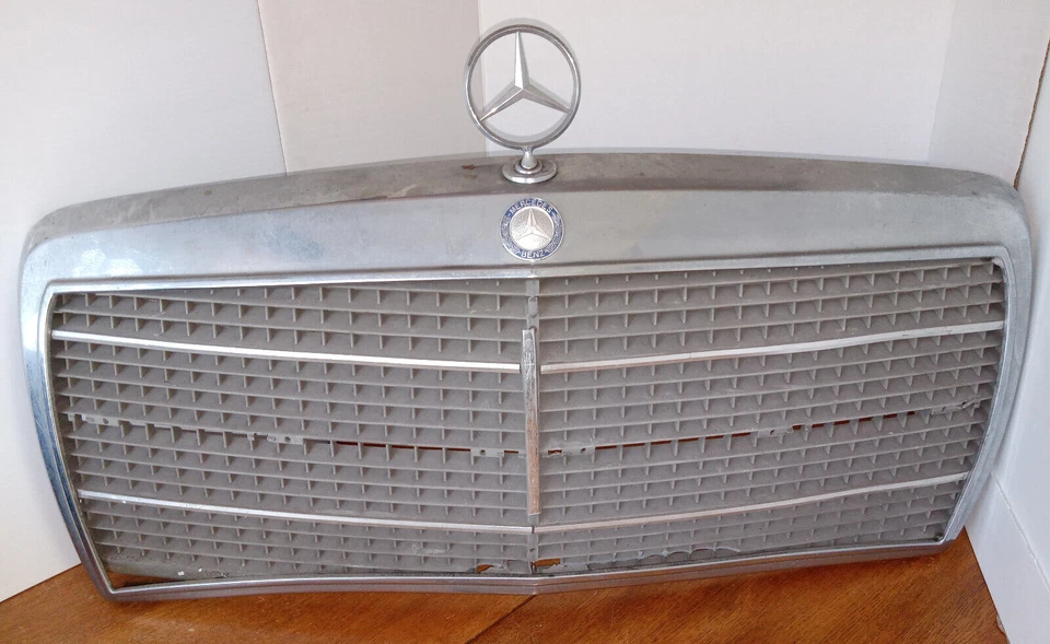 REJILLA MERCEDES BENZ 126 CON ADORNO CAPÓ 300 SEL 500SEL 560SEL L👀k!!! Foto 1 de 4