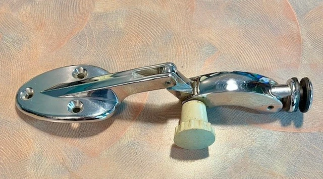 OE Volkswagen Right Quarter Window Latch for 65-74 Bug, Super Beetle Foto 1 de 2