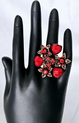 Anel de coquetel tom dourado flores e corações pedras vermelhas tamanho 7 ajustável J2-1496 - Imagem 1 de 3
