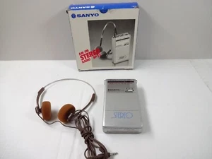 Vintage Sanyo FM/AM tragbares Radio Stereo RP55 keine Riemen FUNKTIONIERT! - Bild 1 von 7