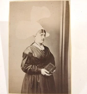 Cherbourg Normandie Femme à la Grande Coiffe Traditionnelle CDV albumine XIXe - Picture 1 of 4