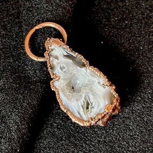 Unique Copper Plated Half Geode Teardrop Black & White Agate Pendant. BEAUTIFUL! - Picture 1 of 4
