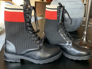 Azalea Wang Boots Size 7.5 Black Combat Splendid Red Sock Bin2 - Picture 1 of 10