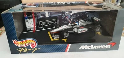 HOT WHEELS 1:24 24522 PITSTOP McLAREN MERCEDES MP4/14 1999 CAMPEÓN HAKKINEN  Foto 1 de 4