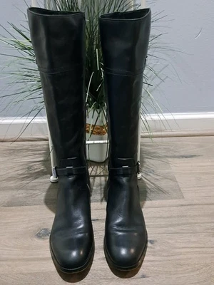 Botas de equitação femininas COACH Micha A6848 couro preto com zíper tamanho 8,5B  - Imagem 1 de 4