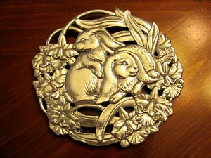 ARTHUR COURT 1995 ALUMINUM BUNNY FLORAL & LEAVES FOOTED SHINY TRIVET EXC - Picture 1 of 6