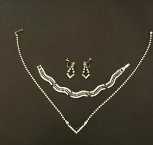 Collana e orecchini a vite con strass trasparenti neri e cristalli vintage - Foto 1 di 9