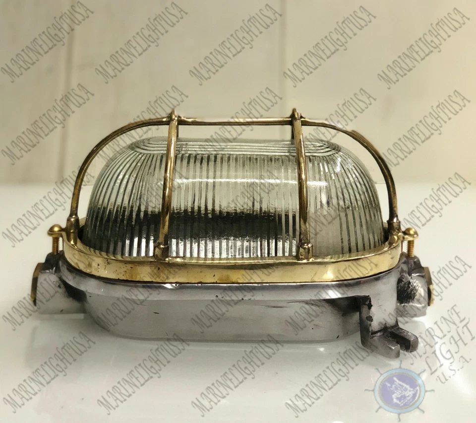 Antigua luz de mampara ovalada montada en la pared de latón macizo decoración náutica Foto 1 de 4