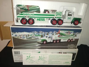 2002 Hess Spielzeug LKW und Flugzeug NEU in OVP (jeweils). - Bild 1 von 8