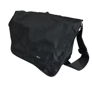 Lowepro Padded Camera Bag, Exchange Messenger, Padded - Picture 1 of 5